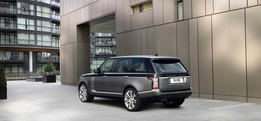  Land Rover Range Rover SVAutobiography 2015 года  (фото 3 из 21)